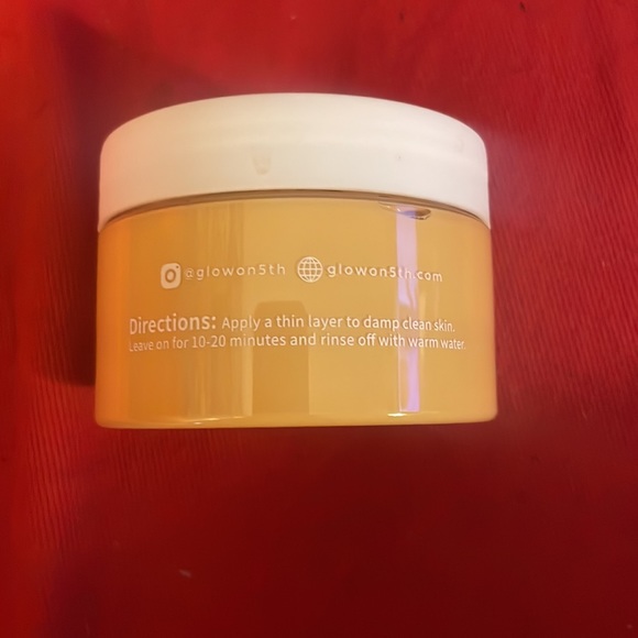 Glow on 5th Beauty Refresh + Reset Brightening Mud Mask - Picture 2 of 3